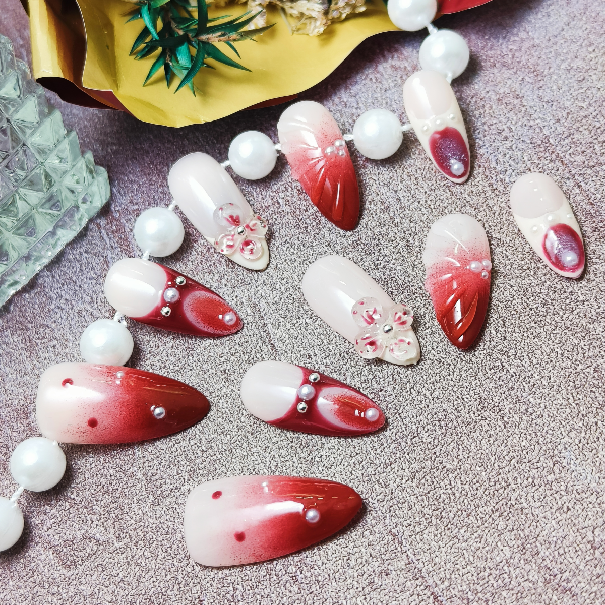 10pcs Handrawn 3D Flowers Handmade Press-on nails Medium Almond Nails Bundle Elegant Sweet Pearl Finished nail stickers Free storage box jelly glue na
