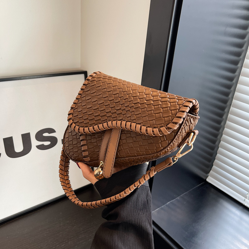 Free Shipping Designer Bag Fashionable Versatile Underarm Solid Color Woven Single Shoulder Crossbody Bag New Trend And High-end Feel Handbag Saddle B