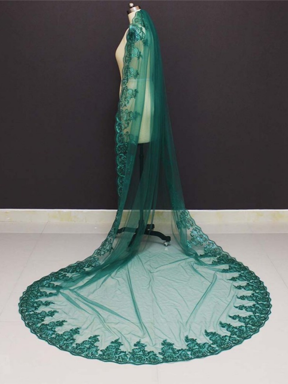 Modern Green Sequins Wedding Veil One Layer Long Cathedral Veils Appliques Edge With Comb Customized Bridal Accessories