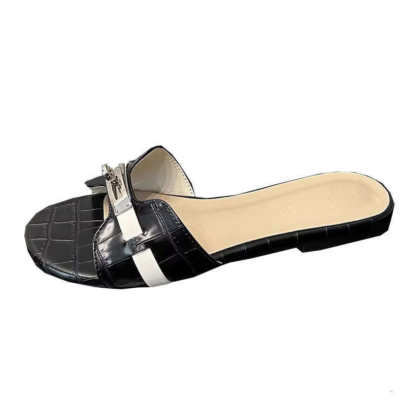 Soft Leather Small Gold Buckle Sandals Soft Soled Beach Slippers Women's 2025 New Designer Sandals Summer Outdoor One-piece Sandals