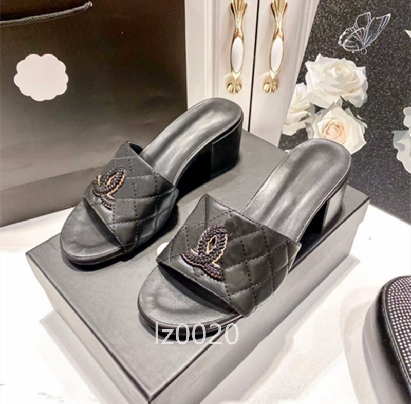 Women slide Designer sandals luxury sandals Summer Beach designer Slippers Leather sandals High Quality Luxury Slides black white sandals Holiday sandals EU35-41