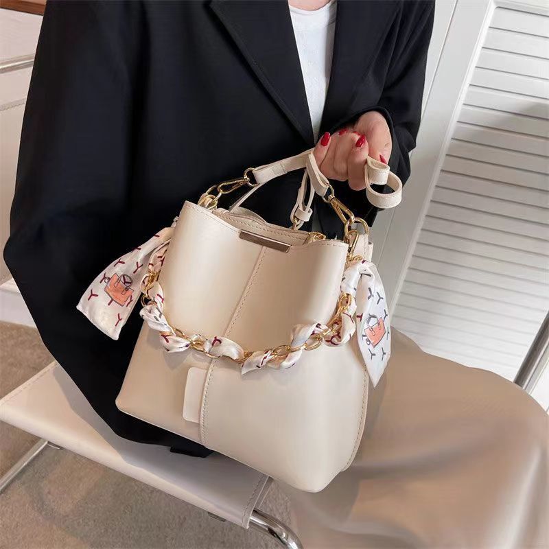Large capacity women's fashionable multifunctional crossbody bag, trend niche commuting shoulder bag, designer women's handbag
