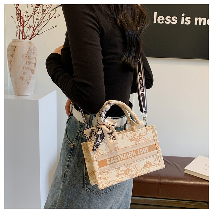 Free shipping designer shoulder bags handbag lady Bags flap Embroidery large capacity square bag handbag Underarm messenger bag