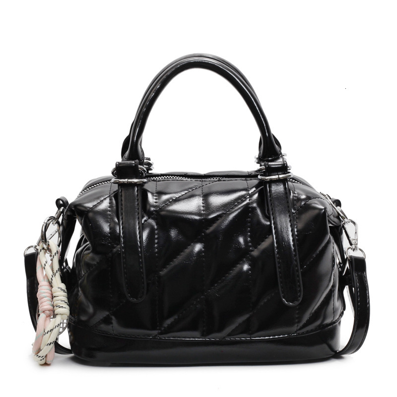New spring trend and summer simple diamond mesh women's handheld bag, fashionable commuting pillow, multifunctional one-piece bag, designer cross