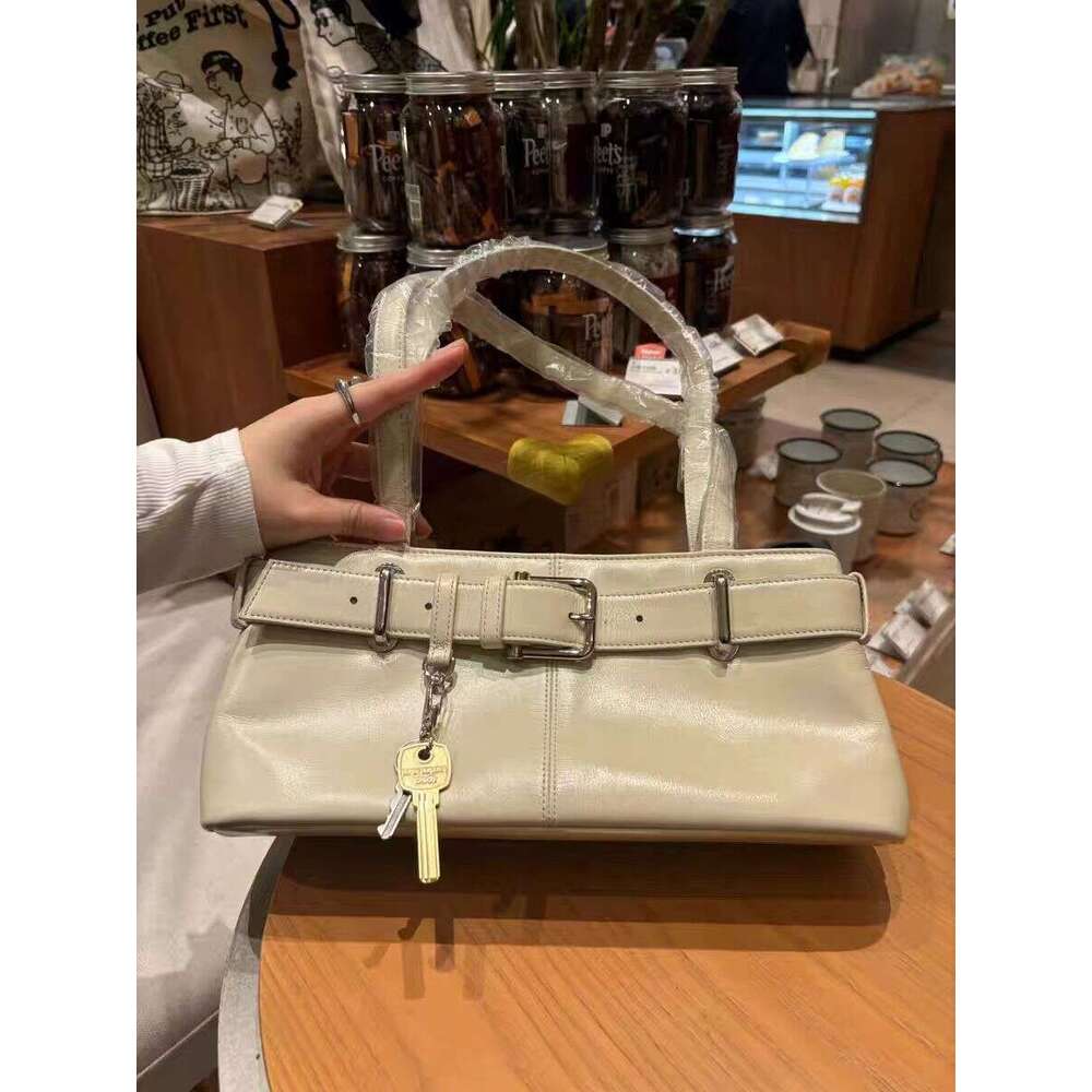 Korean niche key baguette internet celebrity armpit bag, versatile, large capacity single shoulder hand