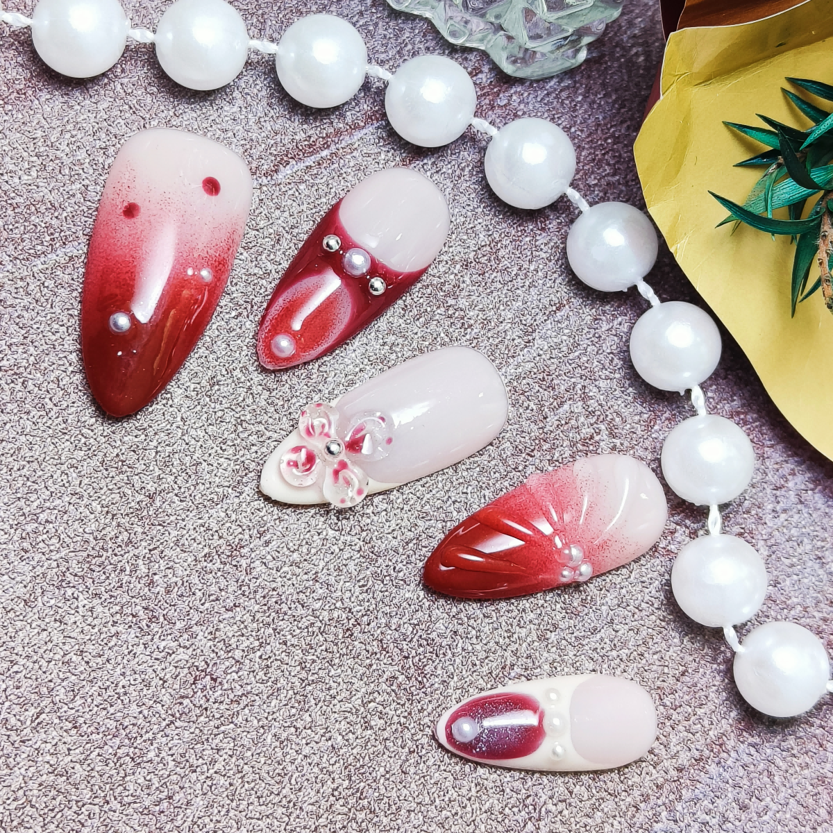 10pcs Handrawn 3D Flowers Handmade Press-on nails Medium Almond Nails Bundle Elegant Sweet Pearl Finished nail stickers Free storage box jelly glue na