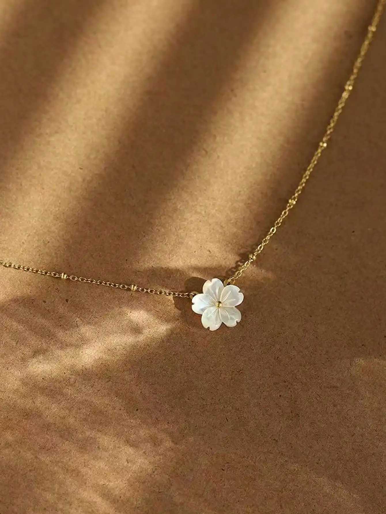 1pc Stainl Steel Romantic White Shell Flower Floral Pendant Necklace French Retro Clavicle Chain Elegant Daily Wear For W XJ250524