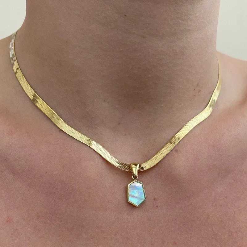 Train Stainl Steel Pendant Necklace Shell Inlay Exquisite Shinny Necklace for Women Waterproof Jewelry Gift XJ250524