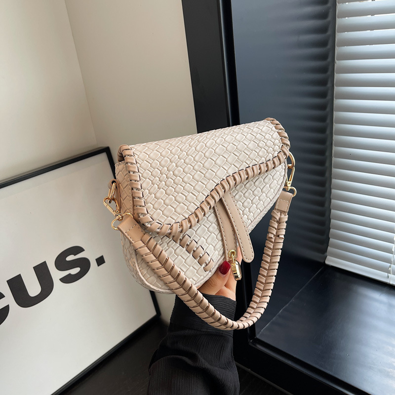 Free Shipping Designer Bag Fashionable Versatile Underarm Solid Color Woven Single Shoulder Crossbody Bag New Trend And High-end Feel Handbag Saddle B