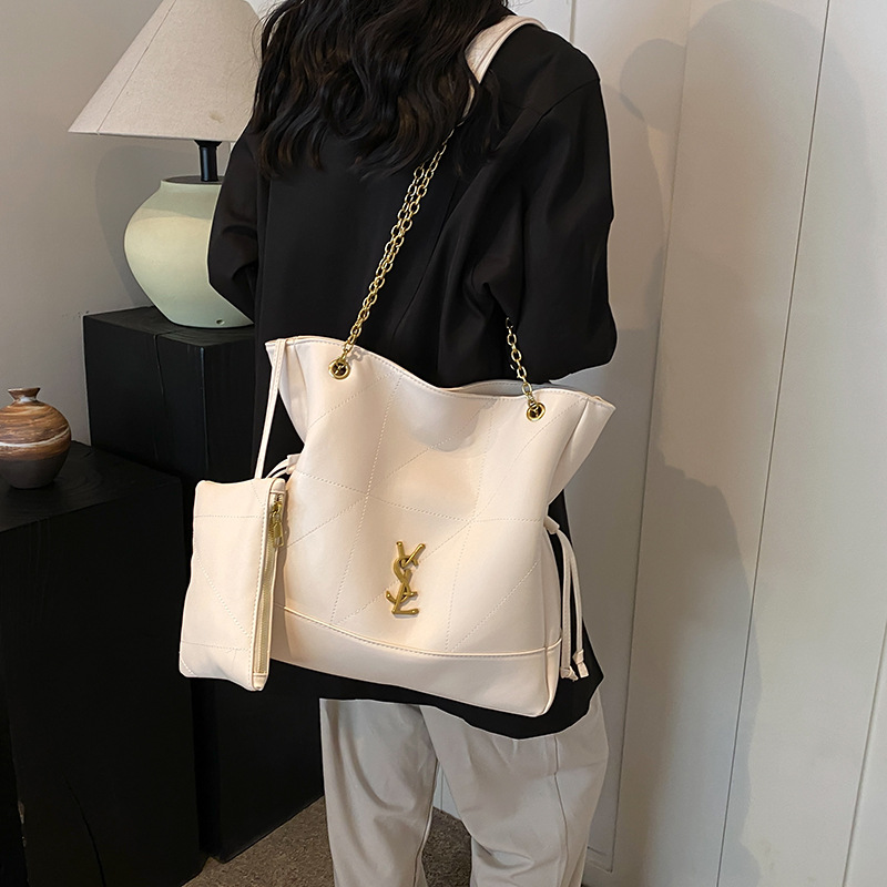 New motorcycle retro fashionable underarm bag, high-end trendy handbag, and shoulder bag for women