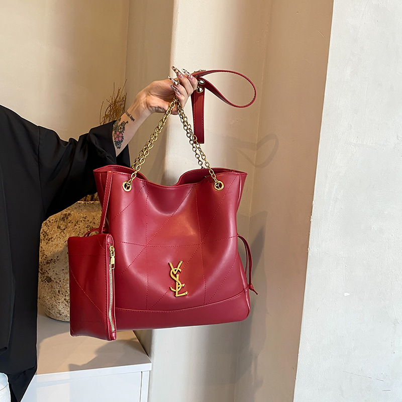 New motorcycle retro fashionable underarm bag, high-end trendy handbag, and shoulder bag for women