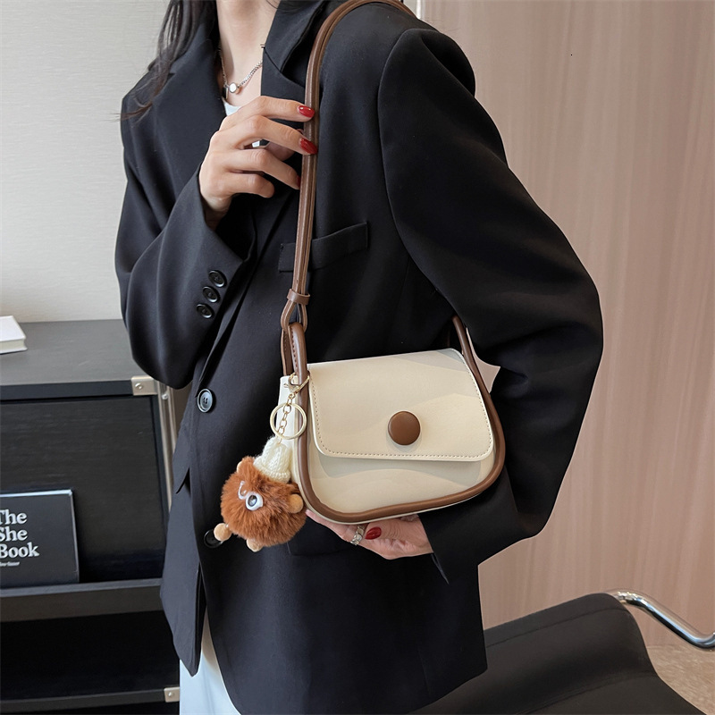 trend New fashionable casual cross body women's niche shoulder bag designer daily commuting fashionable cross body bag handbag