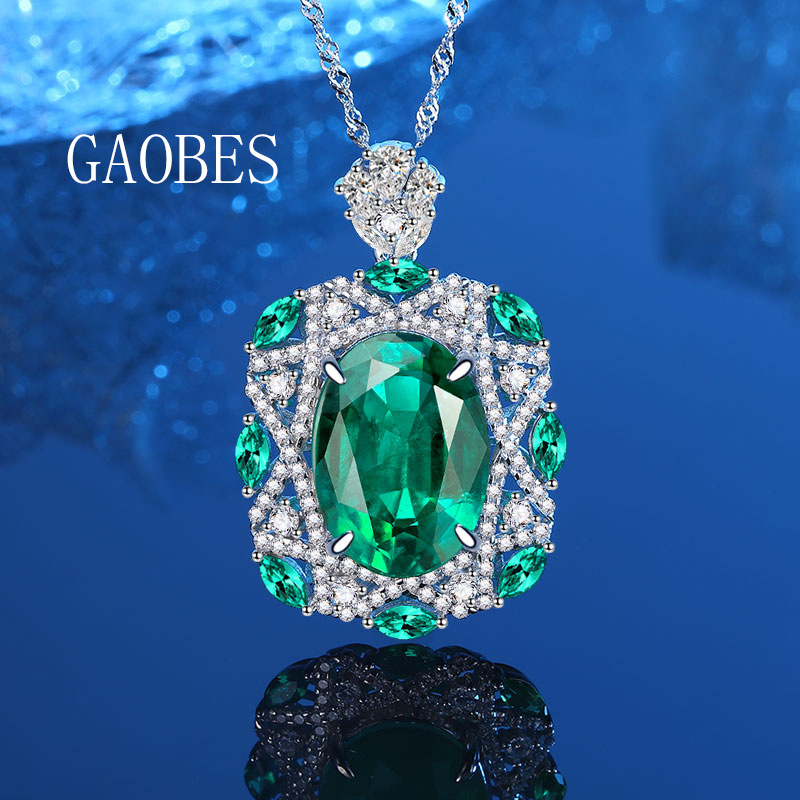 Retro-Chic Designer S925 Jewelry: Stunning Green Emeralda Gemstone Pendants Suspended from Luxurious Chain