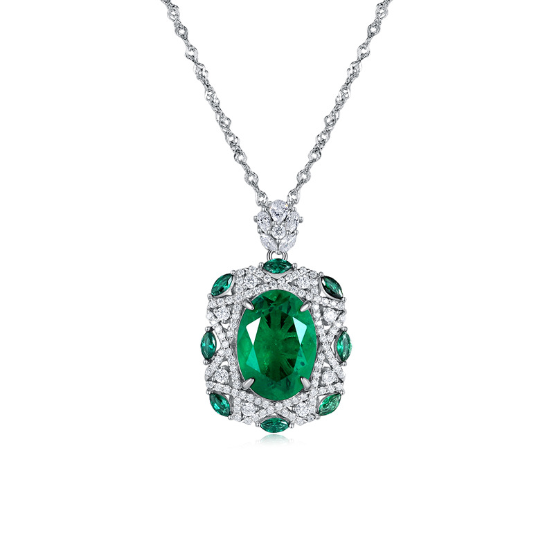Retro-Chic Designer S925 Jewelry: Stunning Green Emeralda Gemstone Pendants Suspended from Luxurious Chain