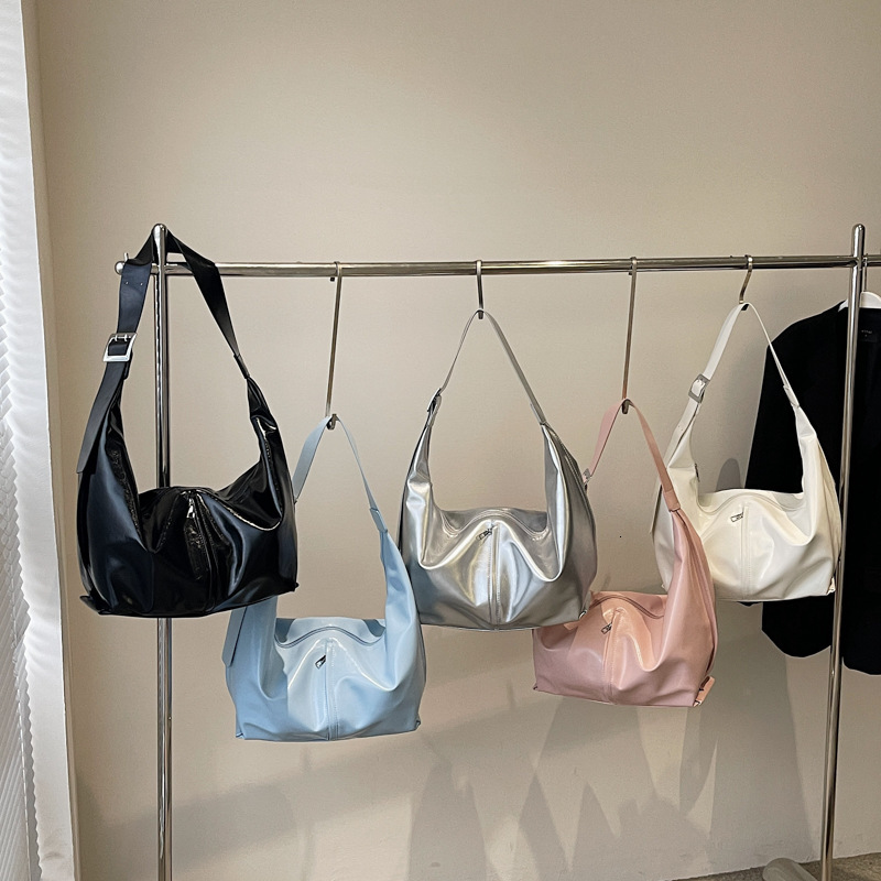 2025 New Outdoor Style Luxury Free Delivery Designer Bag Large Capacity Armpit Bag New Tote Women's Sweet Crossbody Fashionable Shoulder Bag Hand