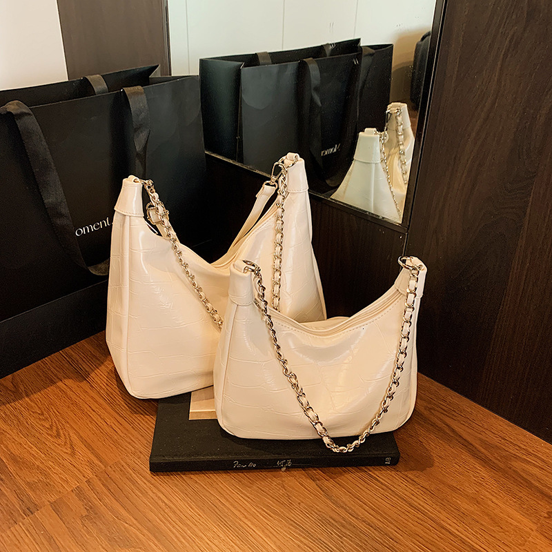 Trendy niche design simple underarm for women 2025 new summer fashion versatile chain casual shoulder crossbody bag