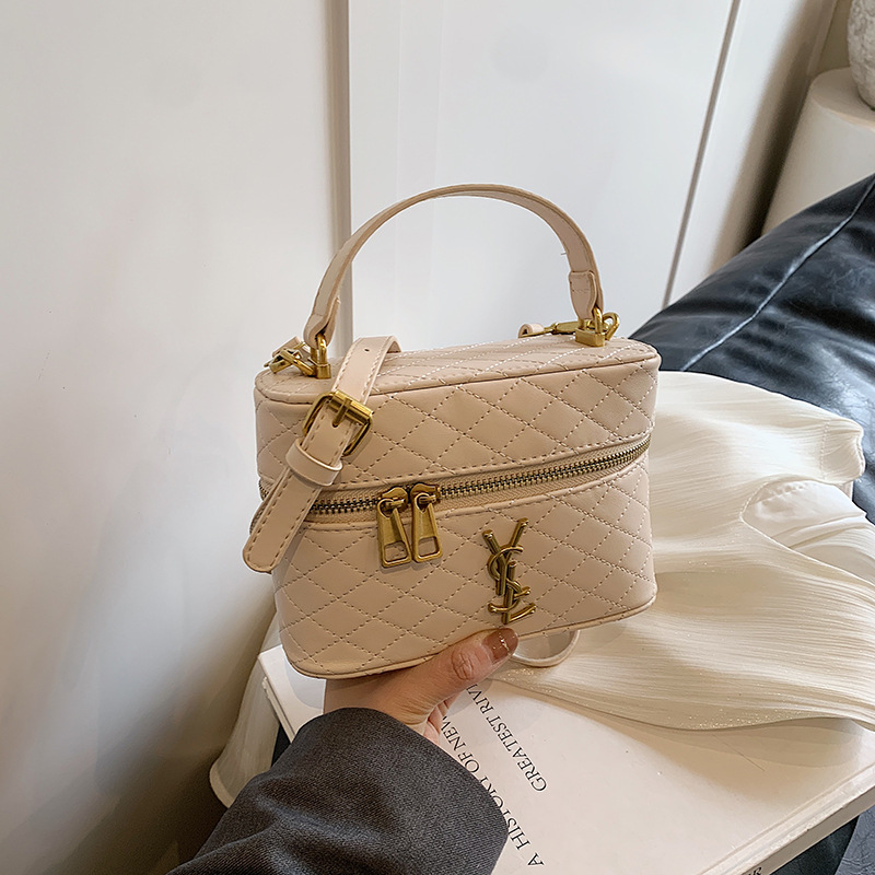 new European and American fashion small square shoulder bags for women saddle bags Chanel style sheepskin chain messenger bags horn shaped