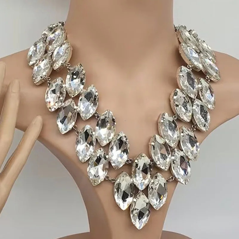 Exaggerated Large Rhinestone Statement Necklace Fashion Women Red Crystal Choker Necklace Drag Queen Jewelry 250519