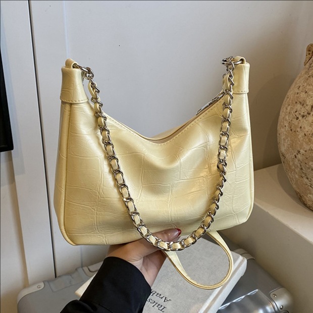 Trendy niche design simple underarm for women 2025 new summer fashion versatile chain casual shoulder crossbody bag