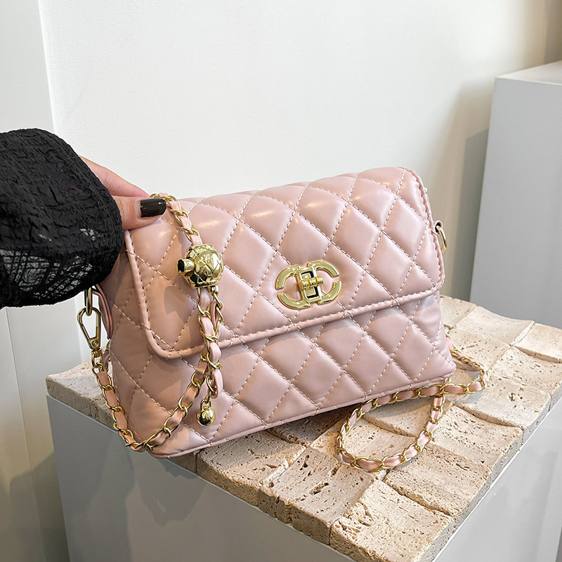 hot free shipping shoulder bags for woman casual fashionable outdoor classic vintage black white pink red flap pocket