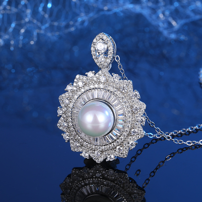 High-Quality S925 Sterling Silver Elegance: A Beautifully Crafted Neckpiece Adorned by Precious Stones