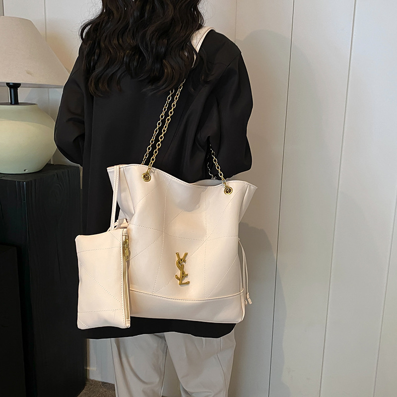 New motorcycle retro fashionable underarm bag, high-end trendy handbag, and shoulder bag for women