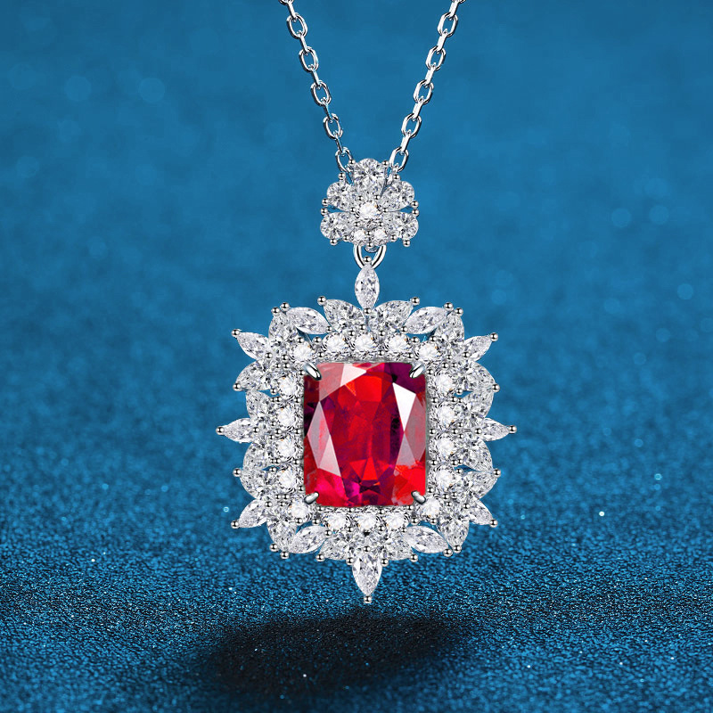 Luxury 925 Sterling Silver Necklace for Women with Green Gemstone and Diamond-Set Pendant, Fashion High-End Design