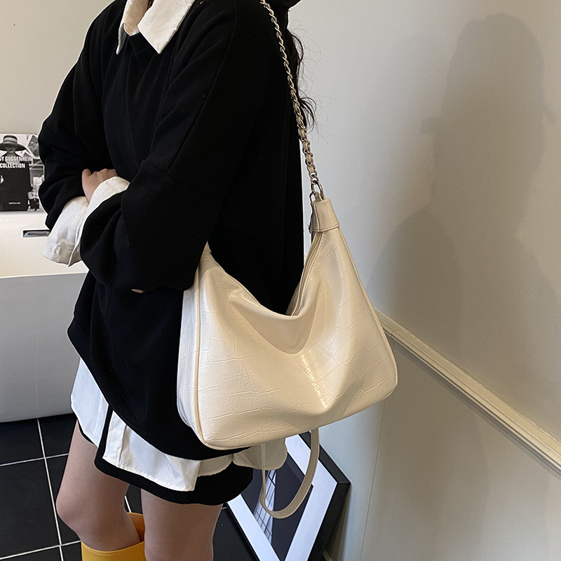 Trendy niche design simple underarm for women 2025 new summer fashion versatile chain casual shoulder crossbody bag