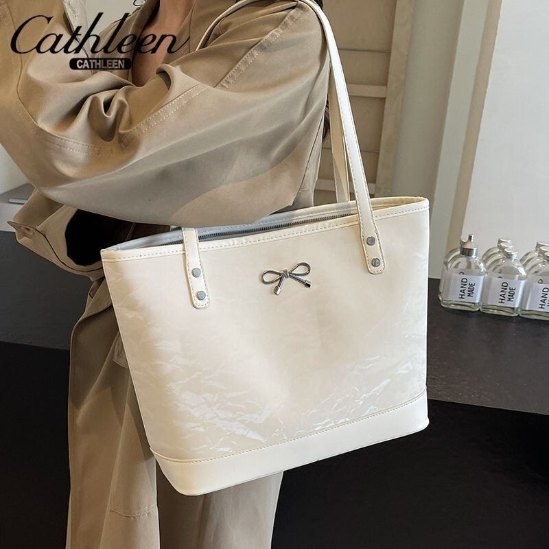 Leisure large capacity women's handbag, autumn new trend, simple and fashionable trend shoulder bag, handbag under arm bag, designer crossbody ba