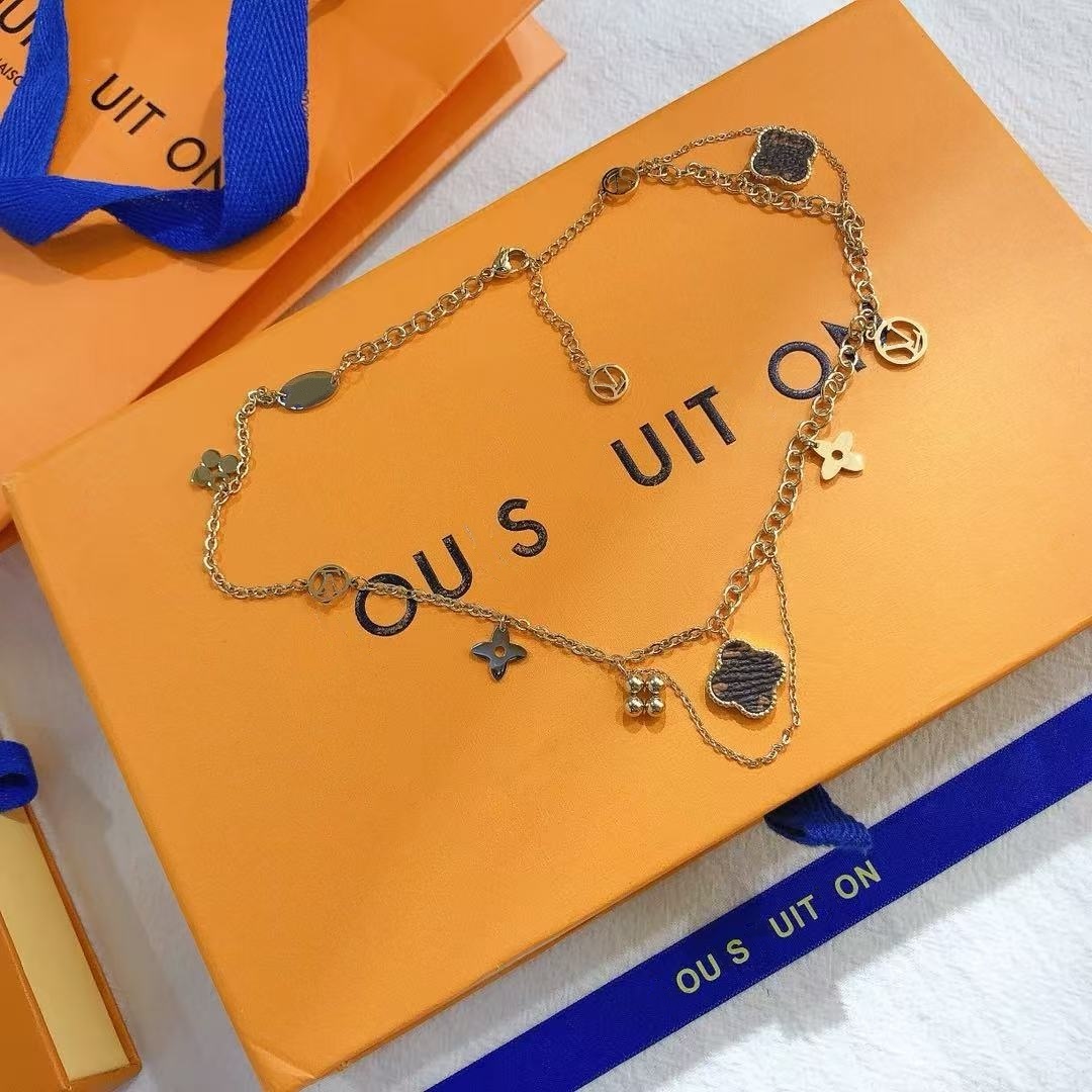 2025 moissanite chain necklaces designer necklace jewelry pendant clover necklace Charm flower pearl stainless steel gold silver chain jewlery for women With Box