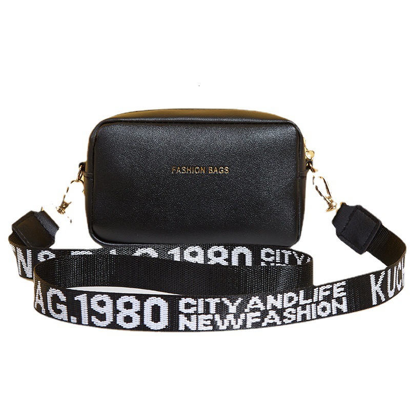 2025 New Outdoor Style Luxury Free Delivery Designer Bag Autumn/winter New Cross Shoulder Women's Fashion Zipper Letter Soft Face Horizontal Squa