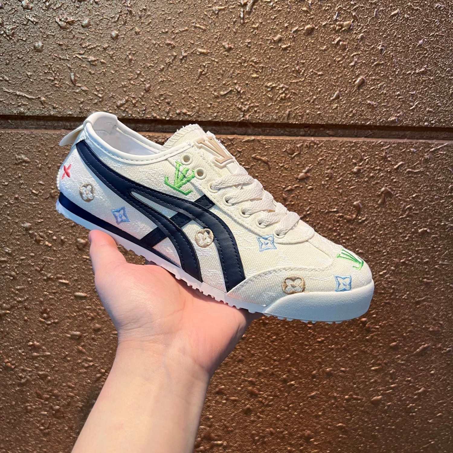 Men's shoes spring new trend all kinds of fashion belt resistant dirty breathable comfortable sports shoes