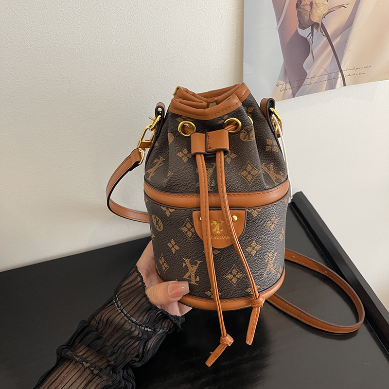 free shipping designers bags for womens 2025 New Korean Printed Style Versatile Fashion Luxury Small Bucket Bag for daily outfit