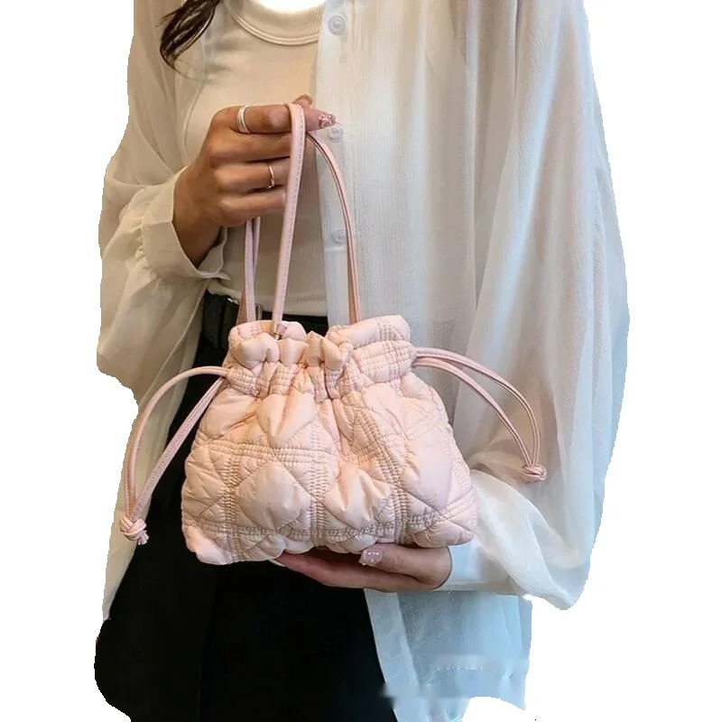 Designer Bag 2025 New Outdoor Style Luxury Free Delivery Diamond Grid Drawstring Mouth Pleated Water Bucket Nylon Cloud Single Shoulder Lightweight Du