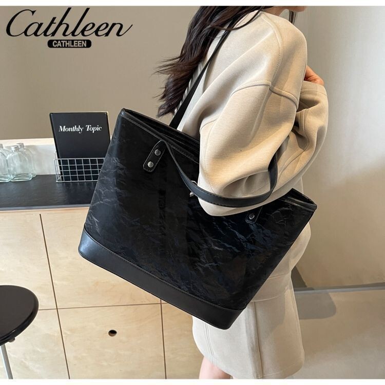 Leisure large capacity women's handbag, autumn new trend, simple and fashionable trend shoulder bag, handbag under arm bag, designer crossbody ba