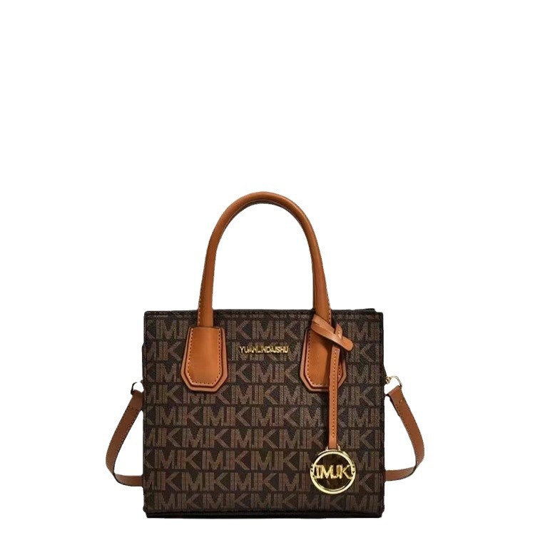 The new fashionable, exquisite and elegant contrasting color tote handbag is a versatile crossbody bag for women