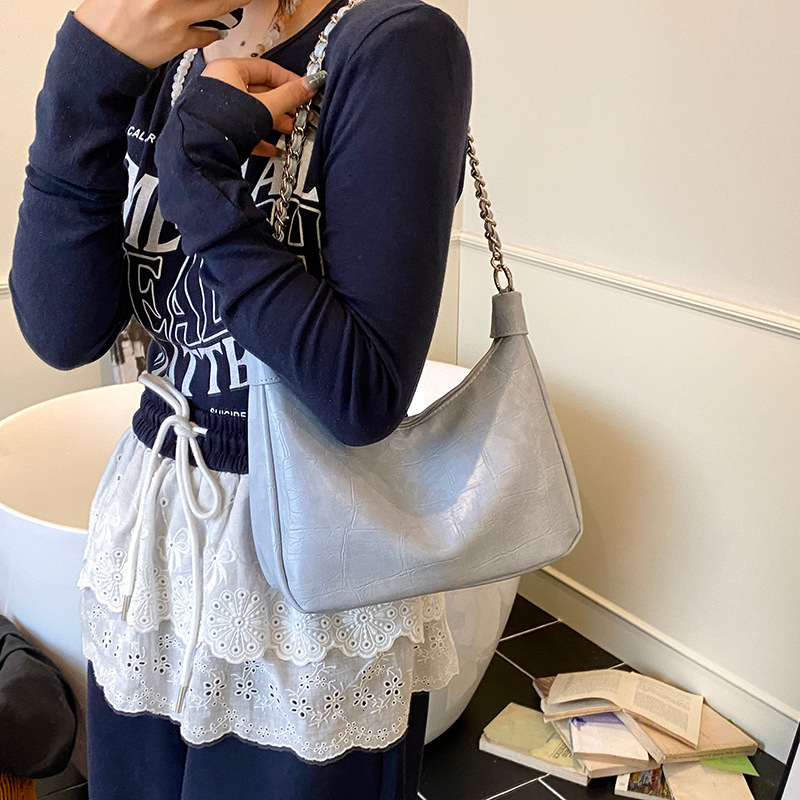 Trendy niche design simple underarm for women 2025 new summer fashion versatile chain casual shoulder crossbody bag