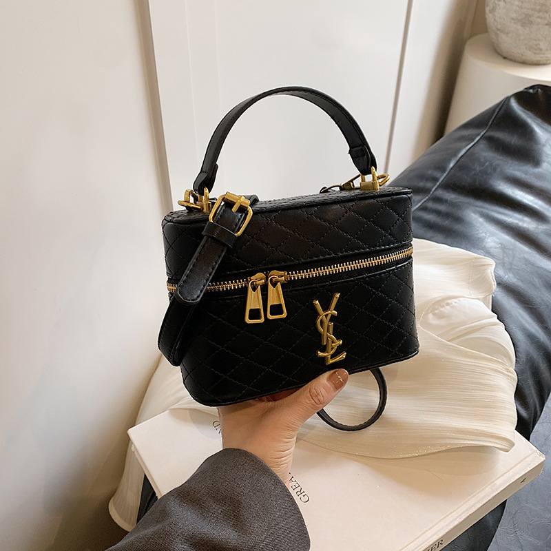 new European and American fashion small square shoulder bags for women saddle bags Chanel style sheepskin chain messenger bags horn shaped