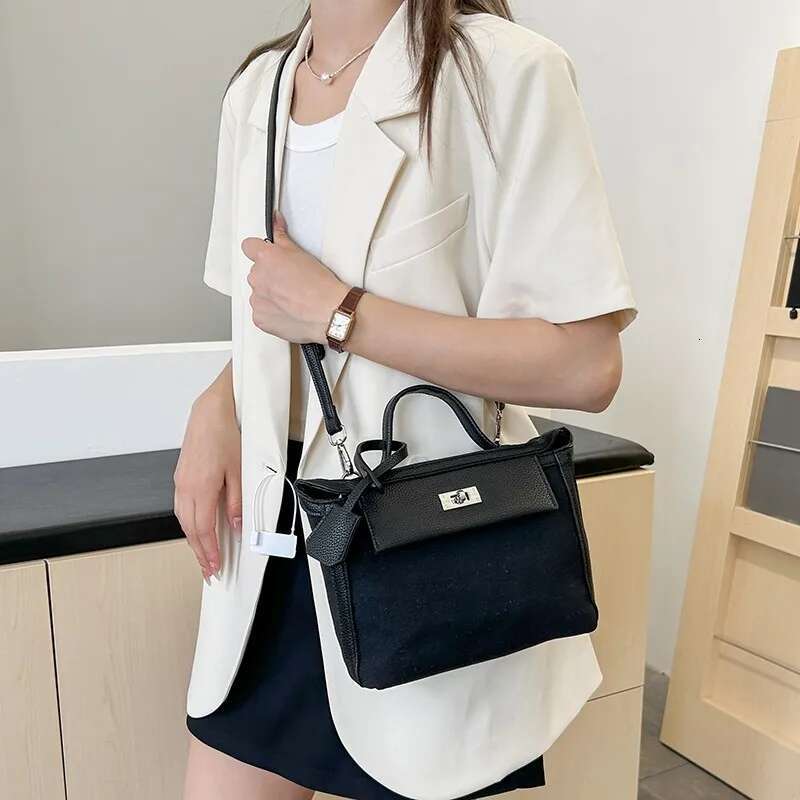 New Minimalist Series Women's Designer 2025 New Designer Shoes Elegant Retro Inspiration And Soft Leather Crossbody Bag High-quality Outdoor Offi