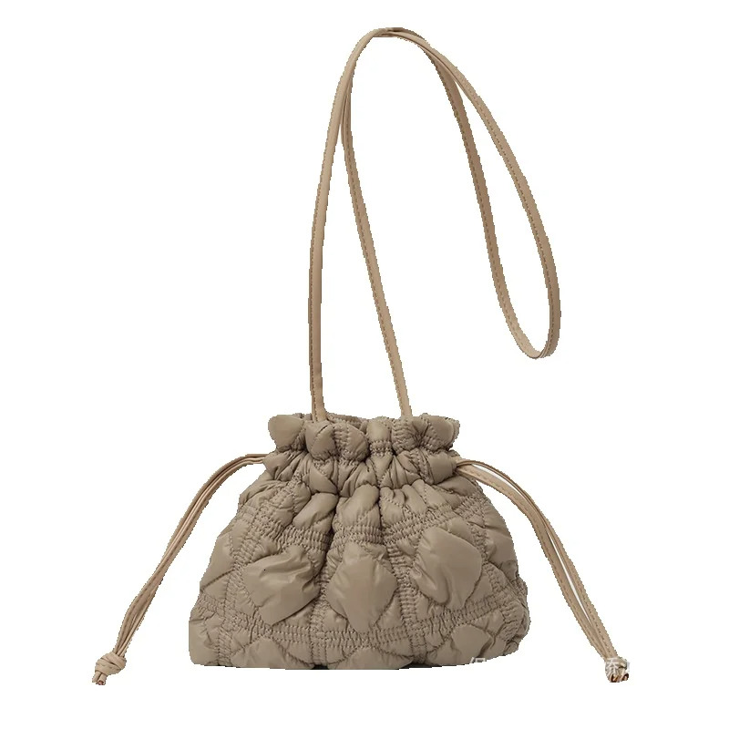 Designer Bag 2025 New Outdoor Style Luxury Free Delivery Diamond Grid Drawstring Mouth Pleated Water Bucket Nylon Cloud Single Shoulder Lightweight Du