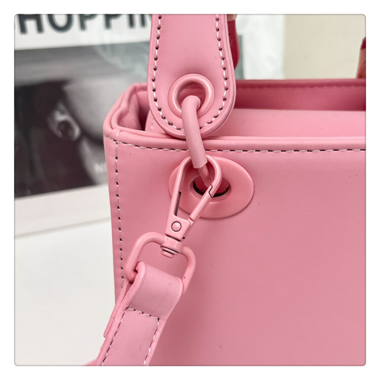 Free Shipping Designer Bag High End Light Luxury For Women 2025 New Crossbody Bag Versatile Fashionable Women's Handbag Heavy Embroidery Daifei H