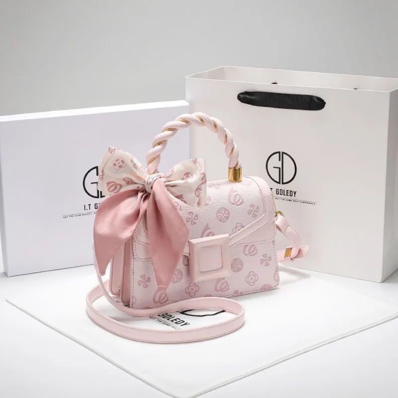 Valentine's Day IT Girls Pink High end, Small and Luxury Brand 2025 New Texture Crossbody Bag