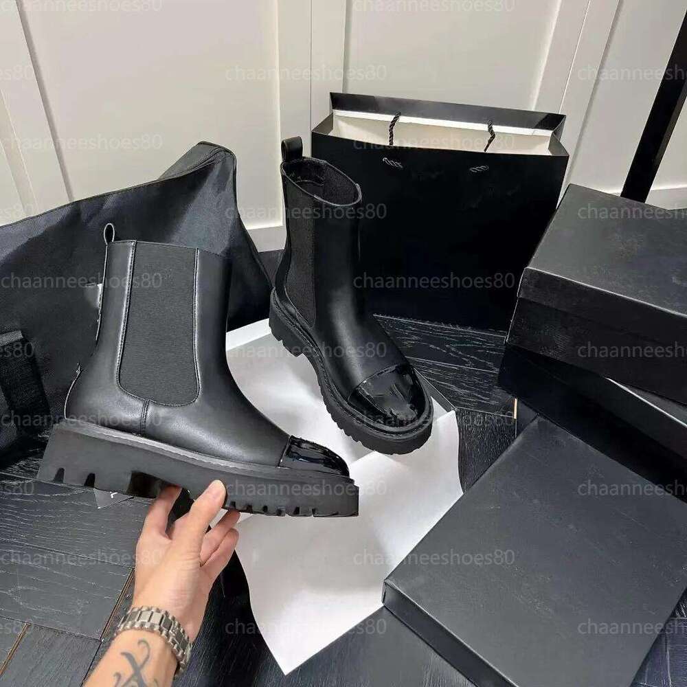 Bottes de plate-forme en cuir Designer Womens Slip-on Round Martin Boties Martin Chaussures Half Designer High Top Chaussures pour femmes Bottes