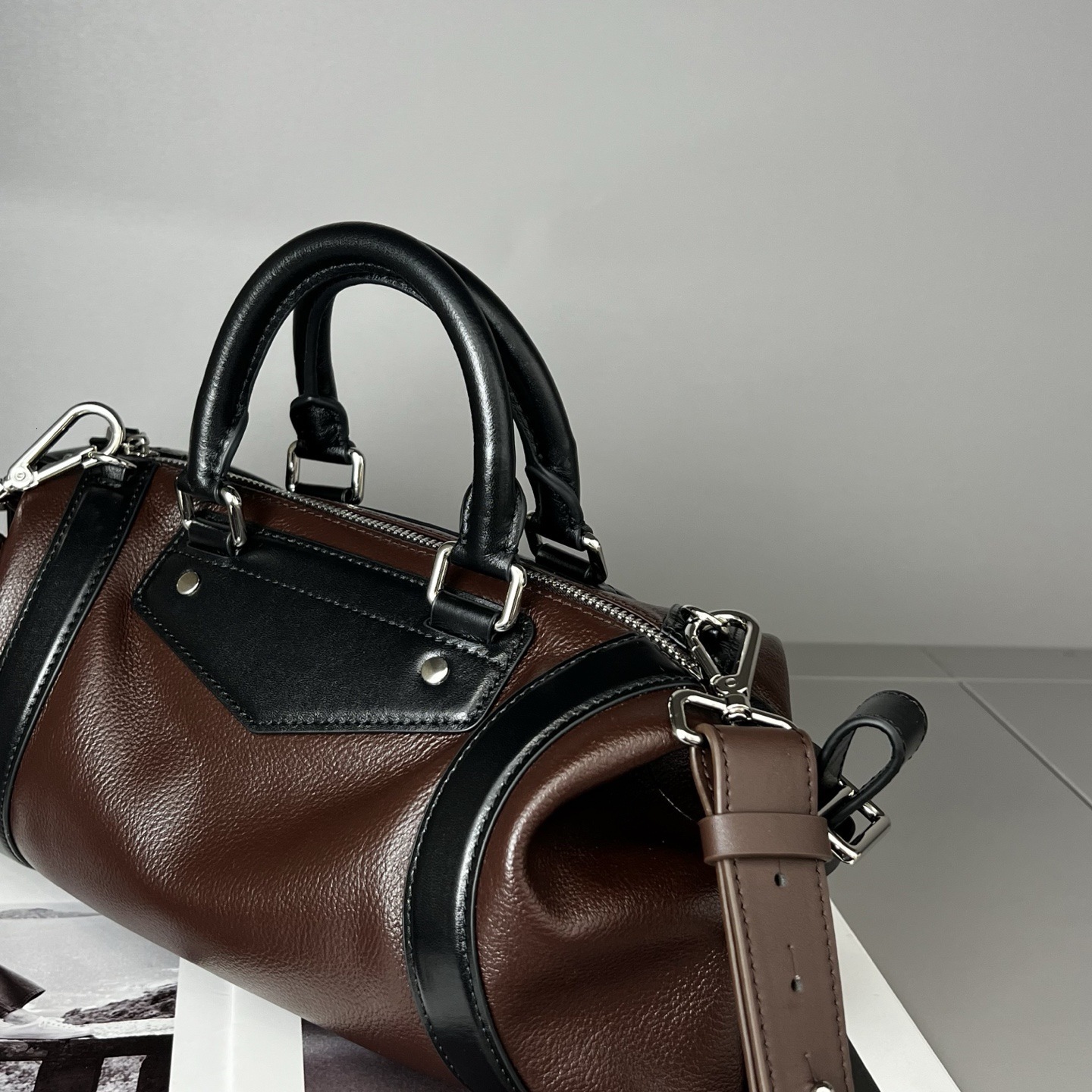 2025 High-quality T-bike Bag With Same Layer Cowhide Splicing Boston Handbag High-quality Genuine Leather Large Capacity Shoulder Bag