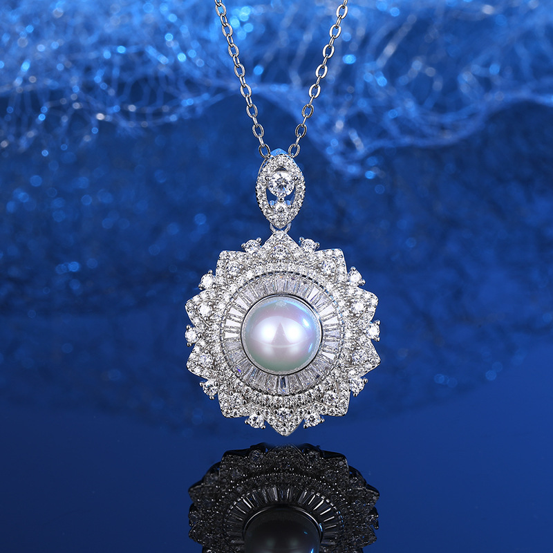 High-Quality S925 Sterling Silver Elegance: A Beautifully Crafted Neckpiece Adorned by Precious Stones