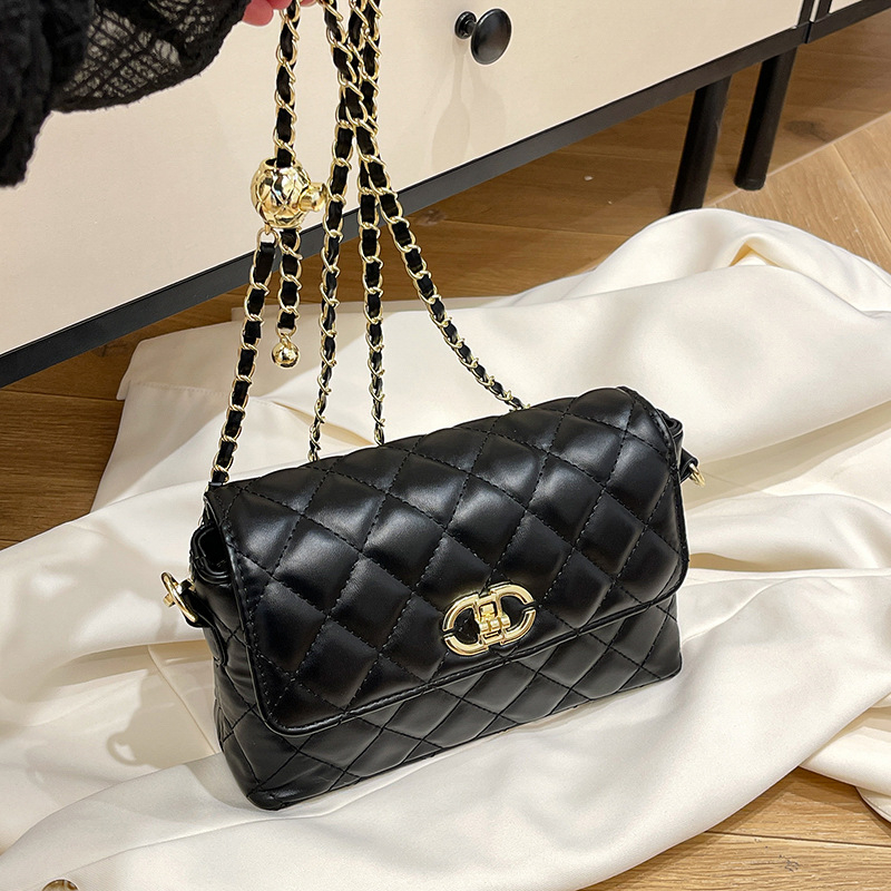 hot free shipping shoulder bags for woman casual fashionable outdoor classic vintage black white pink red flap pocket