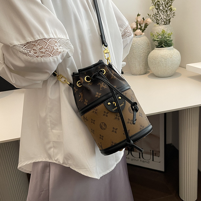 free shipping designers bags for womens 2025 New Korean Printed Style Versatile Fashion Luxury Small Bucket Bag for daily outfit