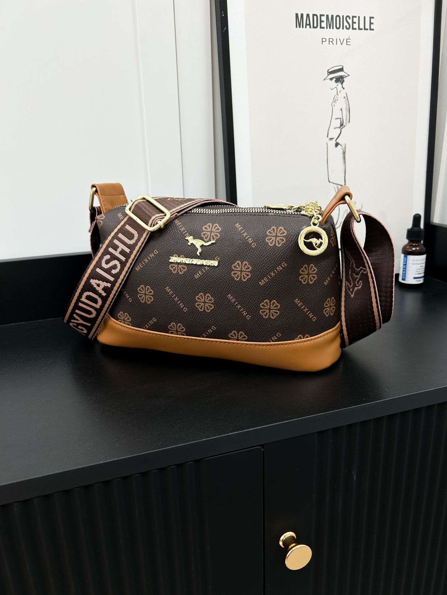 2025 New outdoor style luxury free delivery Designer Bag Leisure one shoulder bucket bag new personalized diagonal cross women's bag