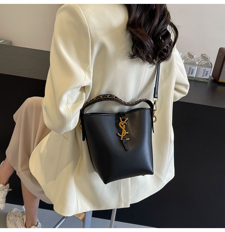 Free Shipping 2025 New Design Vintage Classic Show temperament Womens Crossbody bag Minimalist Style Large-capacity bucket bag Commuter bag