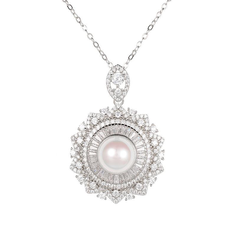 High-Quality S925 Sterling Silver Elegance: A Beautifully Crafted Neckpiece Adorned by Precious Stones